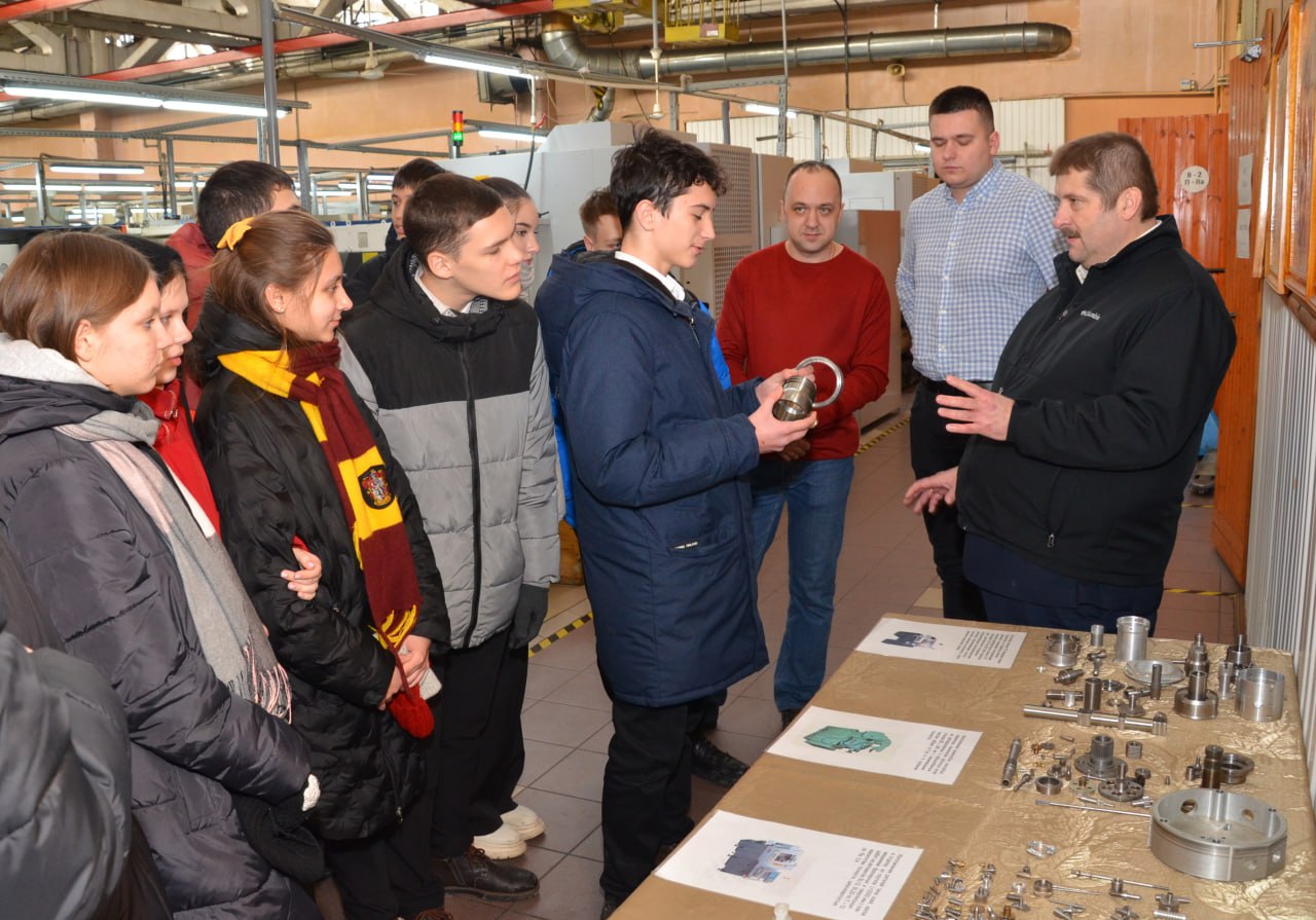Гимназисты 25-ой гимназии посещают АО Авиаавтоматика