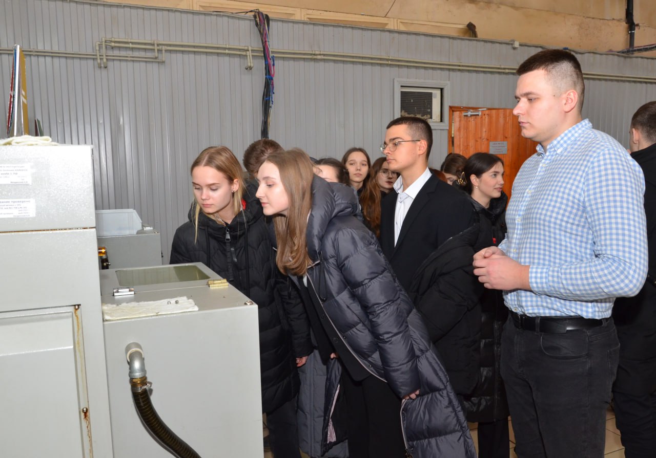 Гимназисты 25-ой гимназии посещают АО Авиаавтоматика